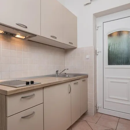 Dani Bogdesic * Baška